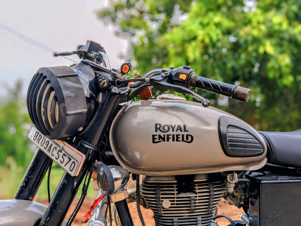  Royal Enfield ने घटाईं Classic 350 और जानिए Bullet की कीमतें, ग्राहकों को मिलेगा बड़ा फायदा