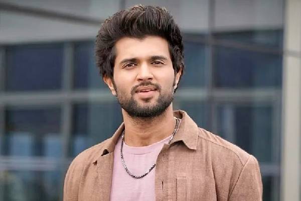 Rashmika Mandanna और Vijay Deverakonda की Engagement  प्यार, अफवाहें और एक नई शुरुआत की कहानी